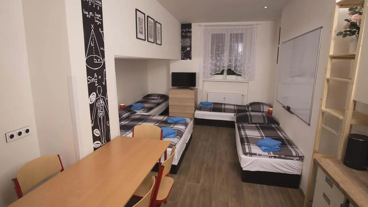School Apartment - Your Unique Place In Prague By Metro Vysehrad