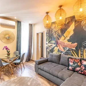 Jungle With 2 Bathrooms , Budapest Hungary
