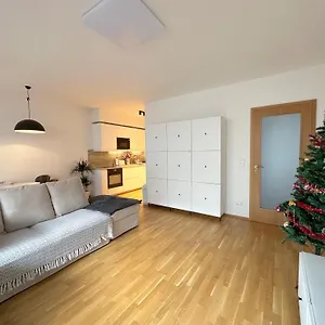  Apartment With Free Parking In