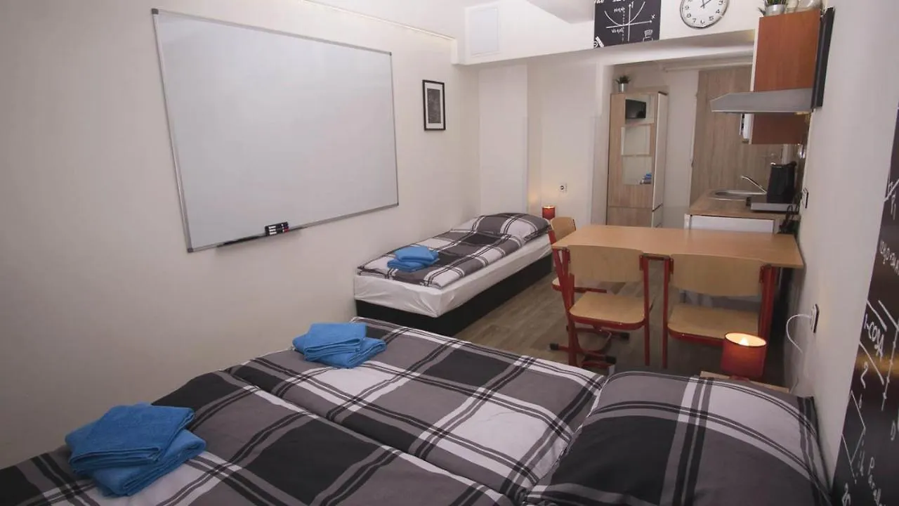 School Apartment - Your Unique Place In Prague By Metro Vysehrad 0*,