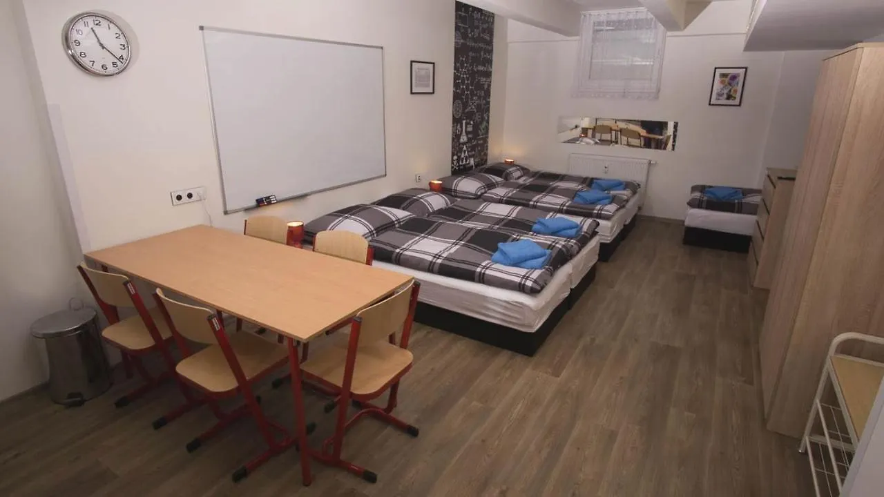 School Apartment - Your Unique Place In Prague By Metro Vysehrad