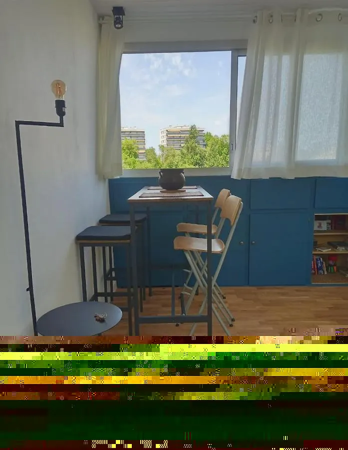 School Apartment - Your Unique Place In Prague By Metro Vysehrad