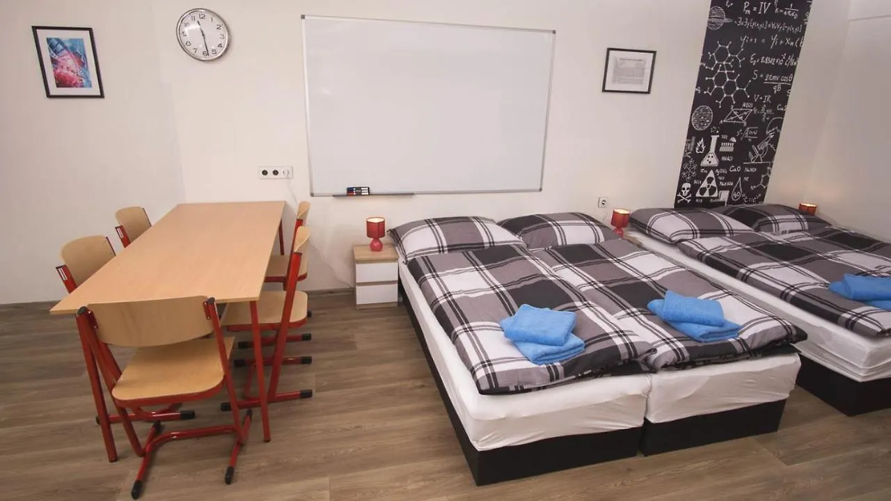 School Apartment - Your Unique Place In Prague By Metro Vysehrad