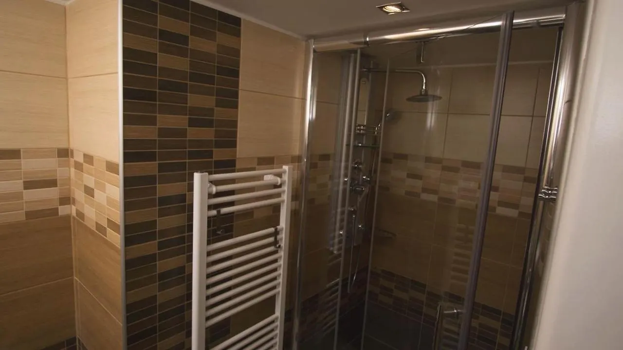 School Apartment - Your Unique Place In Prague By Metro Vysehrad