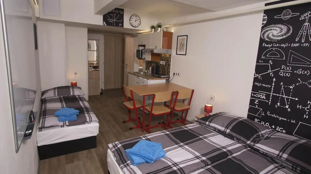 School Apartment - Your Unique Place In Prague By Metro Vysehrad