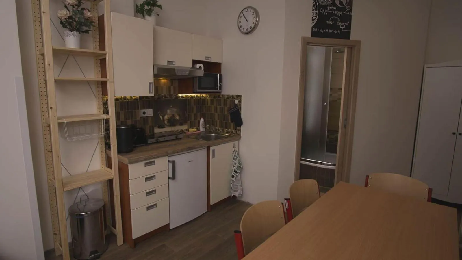 School Apartment - Your Unique Place In Prague By Metro Vysehrad