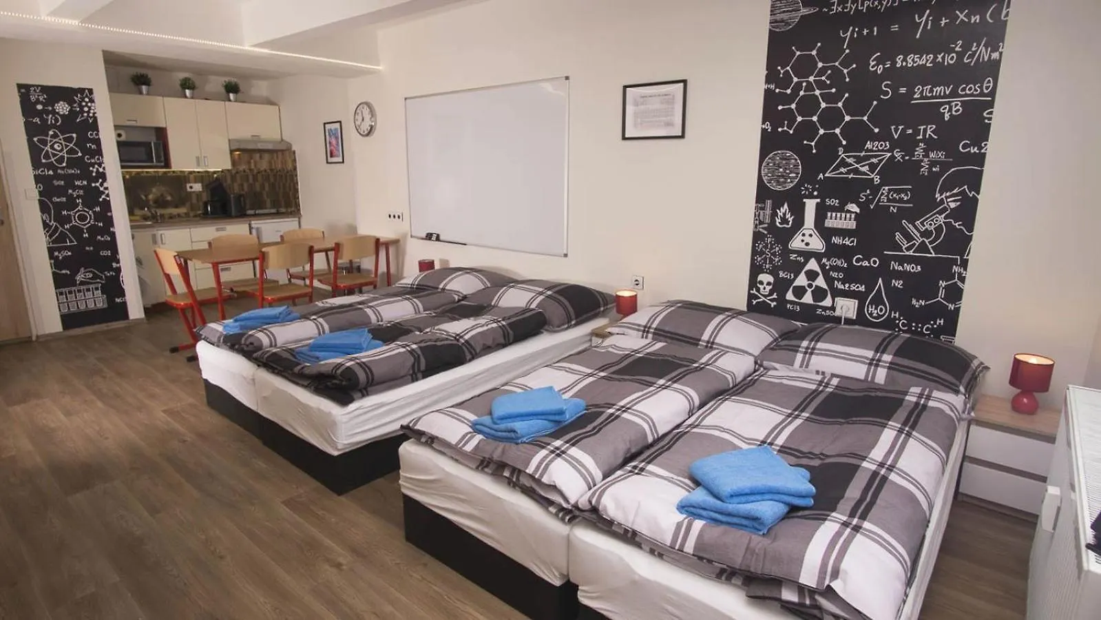 School Apartment - Your Unique Place In Prague By Metro Vysehrad