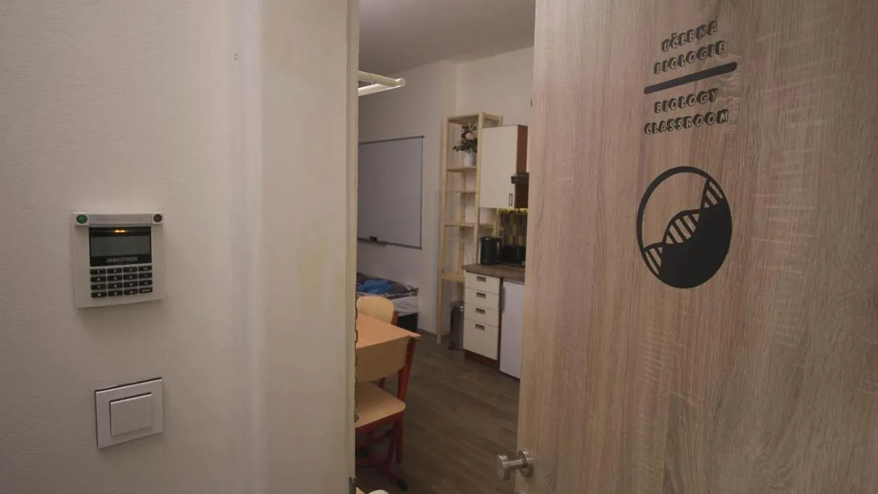 School Apartment - Your Unique Place In Prague By Metro Vysehrad