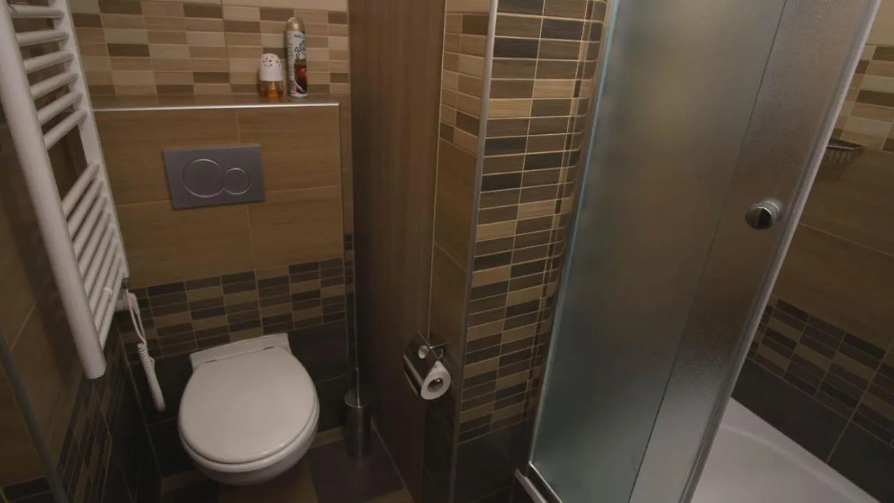 School Apartment - Your Unique Place In Prague By Metro Vysehrad